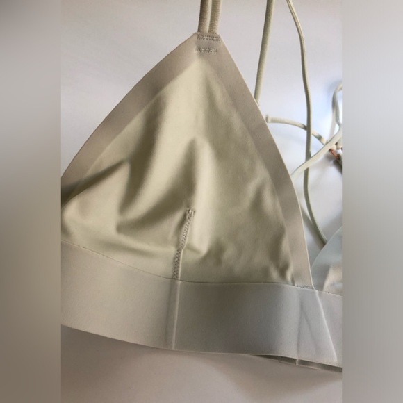 Abercrombie and Fitch Triangle Strappy Back Bralette Size: M - Picture 5 of 11